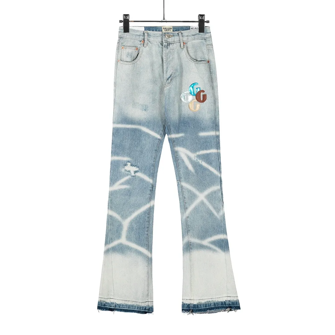 #8103 P240💰 GALLERY DEPT High Street Washed Embroidery Color Letters Water Ripple American Flare Pants Jeans -Original purchase and pattern making to truly restore the ultimate vintage texture -Original hardware accessories, washed and other elevators, QR code analysis are all purchased from the original factory, high degree of restoration, you are welcome to compare with a certain product ~ -Three-dimensional version Loose and comfortable, not picky about the figure, taller and slimmer, factory Seiko, original factory quality control, same style for men and women, can be matched with couples Versatile recommendation: must-have jeans for all seasons Color: blue Size: S-XXL (28-36)